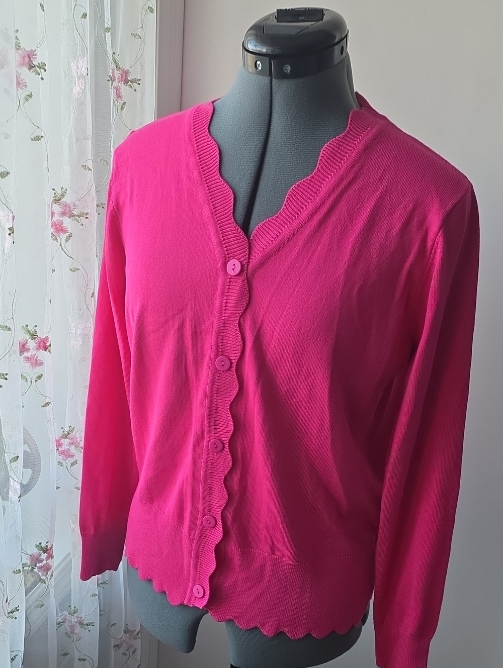 Women's Hot Pink Scalloped Button-Front Cardigan